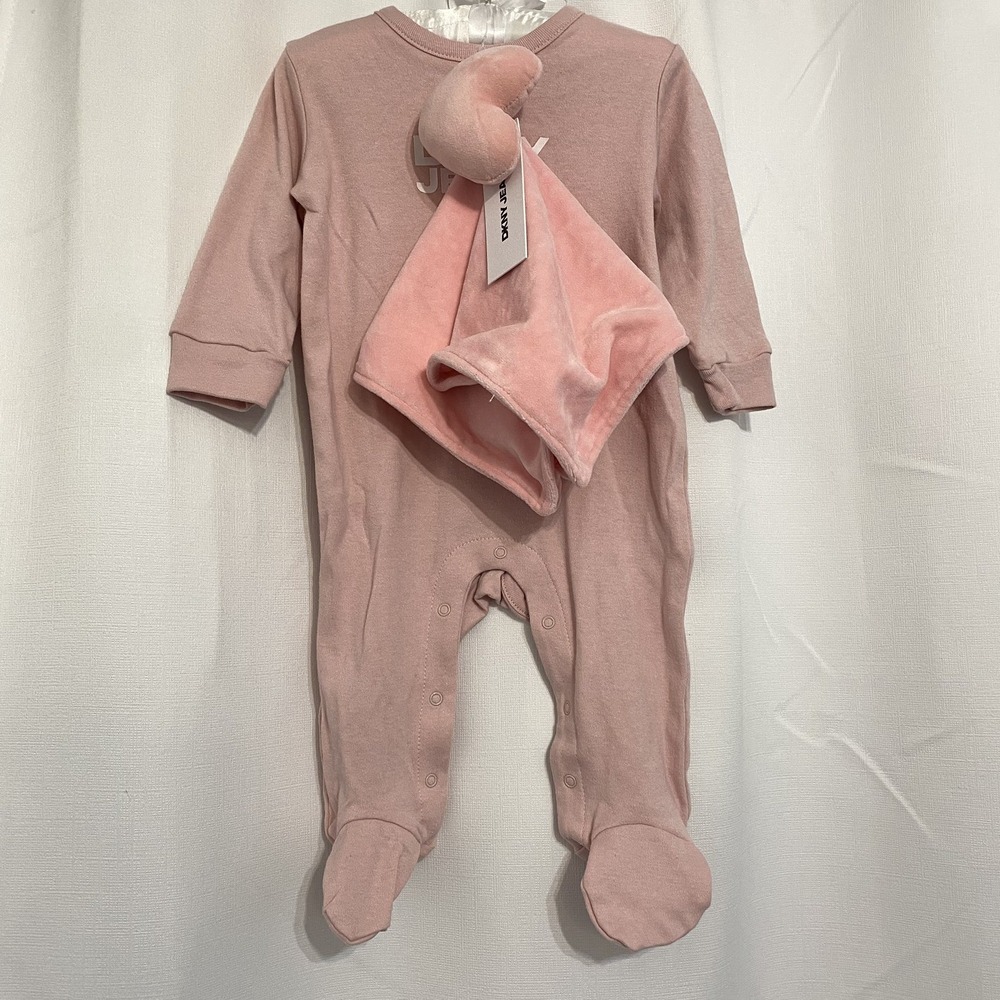 DKNY Jeans Pink Footie Pajama w/ White Logo Heart‎ Blanket 6-9 Month Hanger NWT